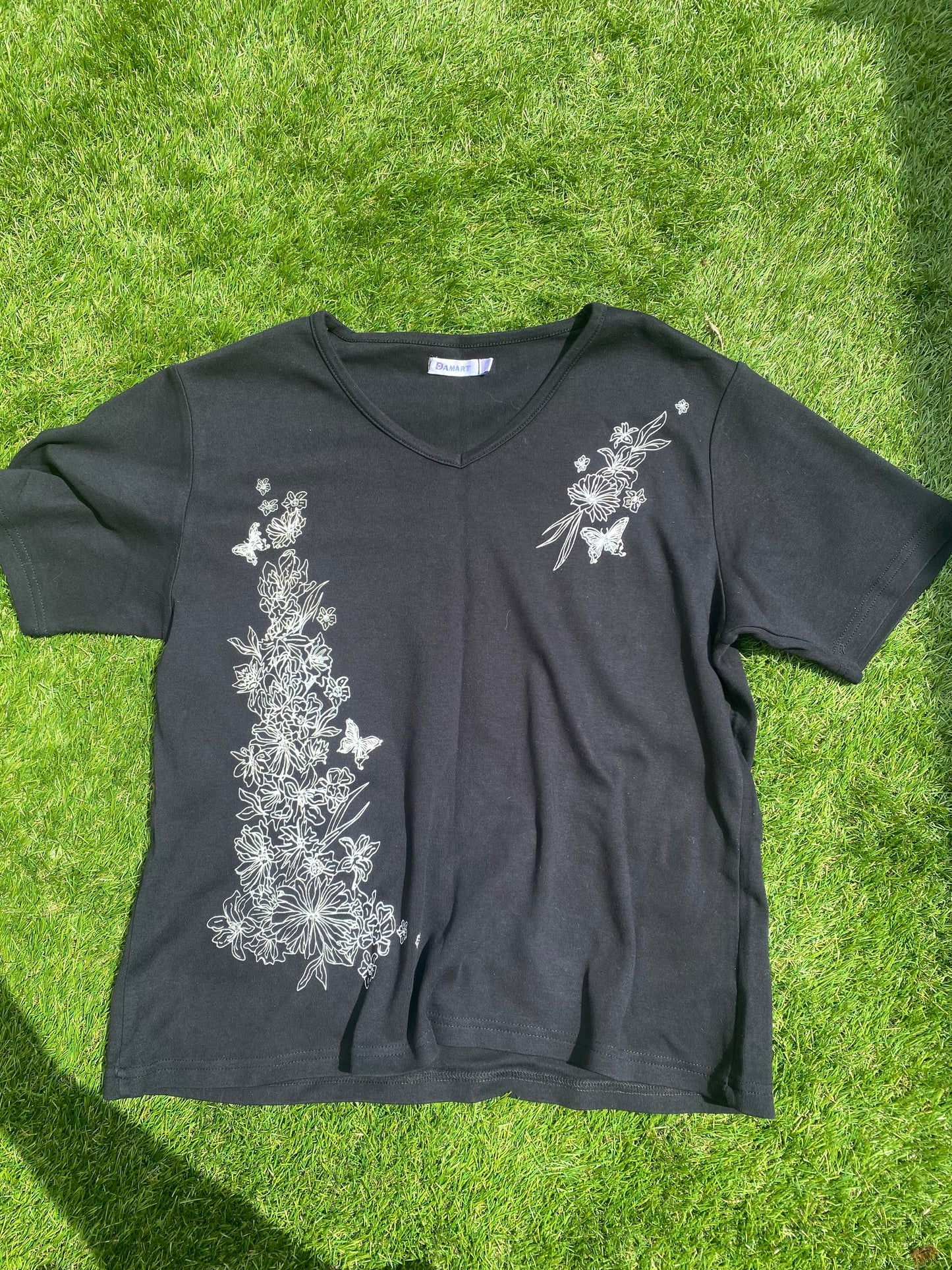 Vintage black embroidered tee