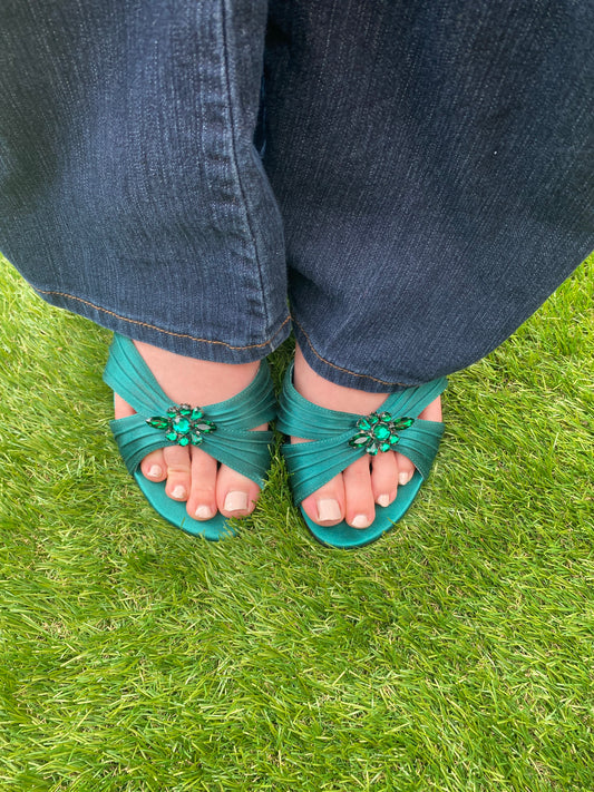 Vintage emerald kitten heels